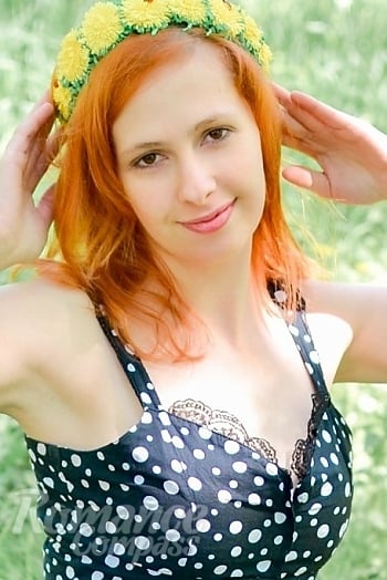 Ukrainian mail order bride Aliona from Lugansk with red hair and hazel eye color - image 1