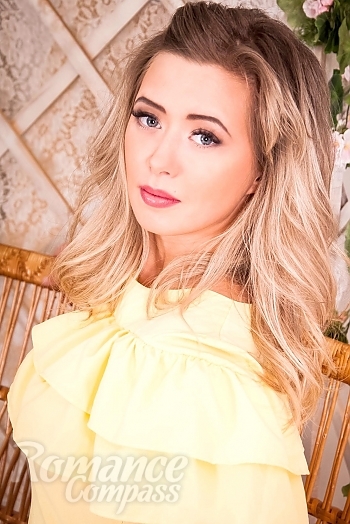 Ukrainian mail order bride Kseniya from Lugansk with blonde hair and grey eye color - image 1