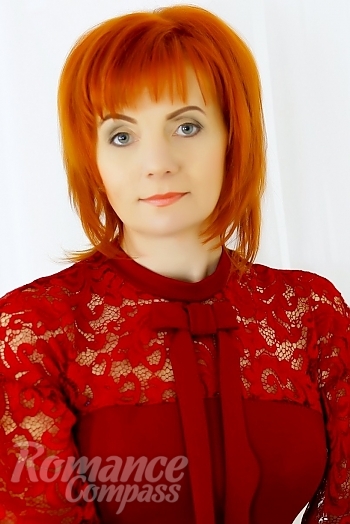 Ukrainian mail order bride Taisiya from Zaporozhye with auburn hair and green eye color - image 1