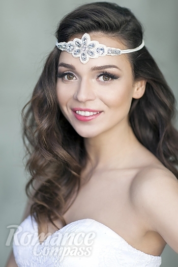 Ukrainian mail order bride Alla from Kiev with brunette hair and hazel eye color - image 1
