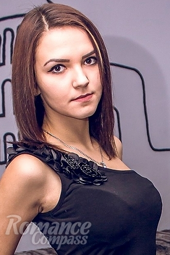 Ukrainian mail order bride Elena from Lugansk with brunette hair and brown eye color - image 1