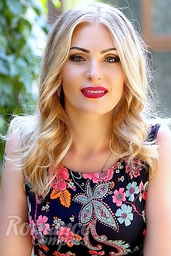 Ukrainian mail order bride Olga from Severodonetsk with blonde hair and green eye color - image 1