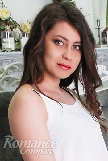 Ukrainian mail order bride Marina from Chernigiv with brunette hair and brown eye color - image 1