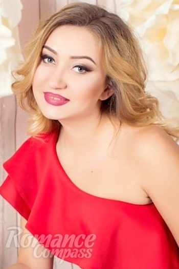 Ukrainian mail order bride Alina from Kharkov with blonde hair and green eye color - image 1