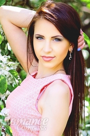 Ukrainian mail order bride Zoya from Kiev with brunette hair and blue eye color - image 1