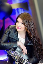 Ukrainian mail order bride Anna from Kharkiv with brunette hair and green eye color - image 2
