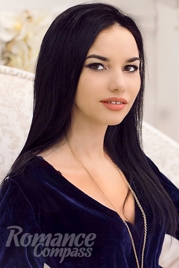 Ukrainian mail order bride Elena from Kharkiv with black hair and brown eye color - image 1