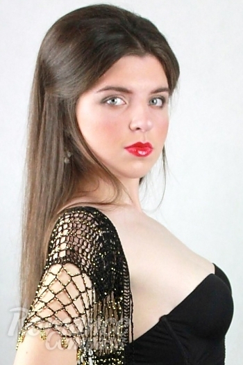 Ukrainian mail order bride Anastasia from Minsk with light brown hair and green eye color - image 1