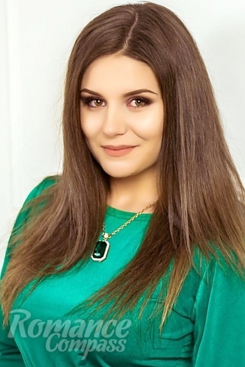 Ukrainian mail order bride Maryna from Kiev with brunette hair and brown eye color - image 1