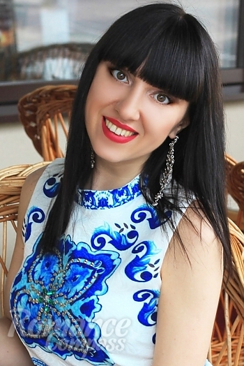 Ukrainian mail order bride Svetlana from Severodonetsk with black hair and brown eye color - image 1