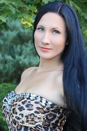 Ukrainian mail order bride Valeriya from Severodonetsk with black hair and green eye color - image 1