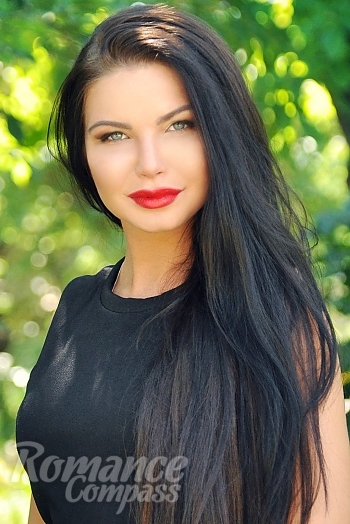 Ukrainian mail order bride Yulia from Kharkiv with brunette hair and grey eye color - image 1