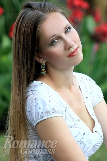 Ukrainian mail order bride Elena from Lugansk with light brown hair and green eye color - image 1