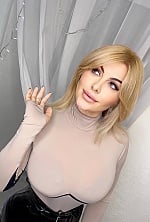 Ukrainian mail order bride Nataly from Kiev with blonde hair and brown eye color - image 2