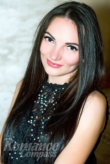 Ukrainian mail order bride Natalia from Severodonetsk with black hair and brown eye color - image 1