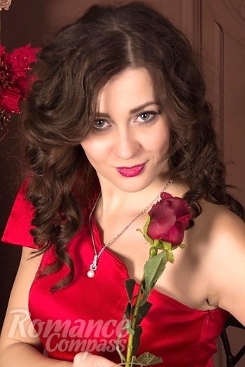 Ukrainian mail order bride Irina from Lugansk with light brown hair and green eye color - image 1