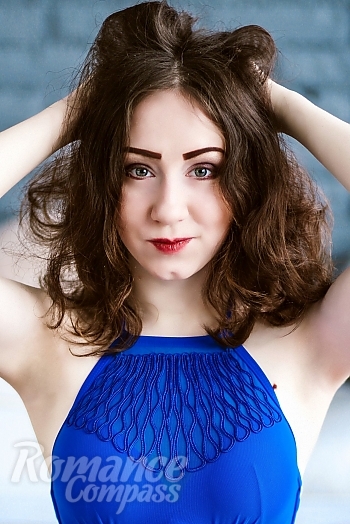 Ukrainian mail order bride Anna from Nikolaev with brunette hair and green eye color - image 1
