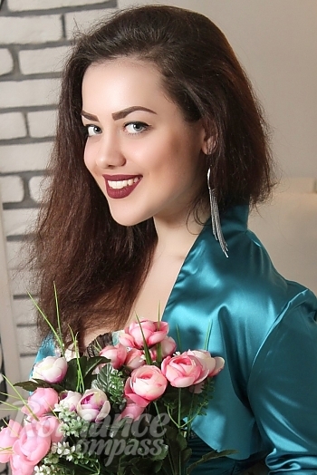 Ukrainian mail order bride Elena from Lviv with brunette hair and blue eye color - image 1