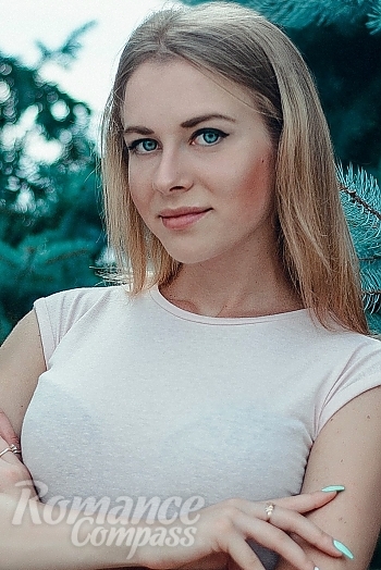 Ukrainian mail order bride Anna from Kakhovka with blonde hair and blue eye color - image 1
