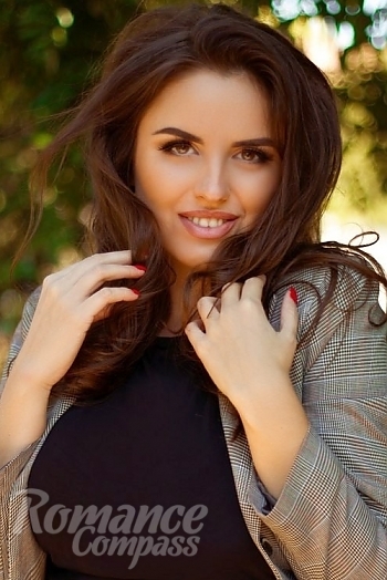 Ukrainian mail order bride Daria from Kharkiv with brunette hair and brown eye color - image 1