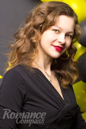 Ukrainian mail order bride Olga from Rubeznoe with light brown hair and green eye color - image 1