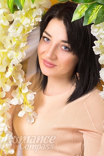 Ukrainian mail order bride Tatyana from Rubeznoe with black hair and blue eye color - image 1