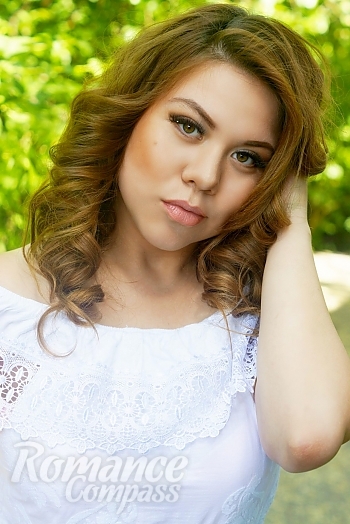 Ukrainian mail order bride Anastasia from Kiev with light brown hair and brown eye color - image 1