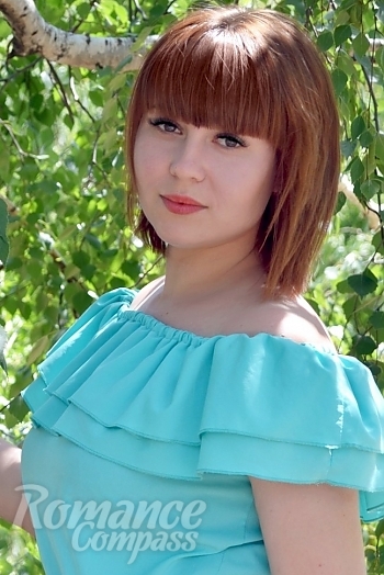 Ukrainian mail order bride Lesya from Kherson with light brown hair and green eye color - image 1