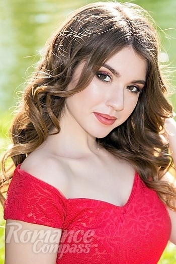 Ukrainian mail order bride Alina from Zaporozhye with brunette hair and brown eye color - image 1