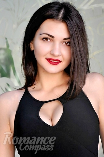 Ukrainian mail order bride Tatyana from Luhansk with light brown hair and brown eye color - image 1