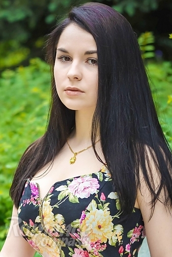 Ukrainian mail order bride Natalia from Luhansk with brunette hair and brown eye color - image 1