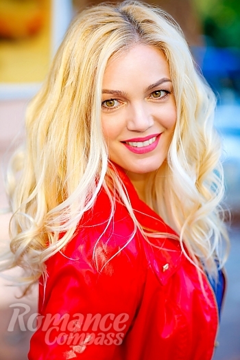 Ukrainian mail order bride Anna from Dnipro with blonde hair and green eye color - image 1