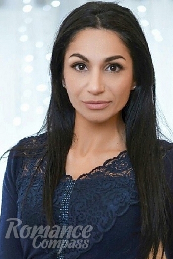 Ukrainian mail order bride Rena from Kharkov with black hair and black eye color - image 1