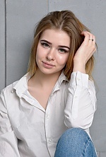 Ukrainian mail order bride Alina from Kiev with light brown hair and green eye color - image 8