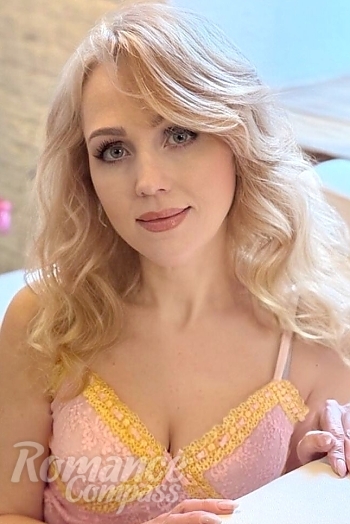 Ukrainian mail order bride Tatiana from Dnipro with blonde hair and green eye color - image 1