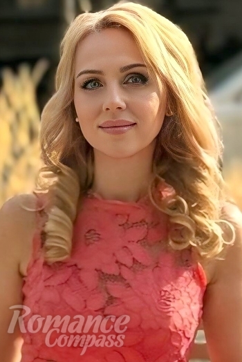 Ukrainian mail order bride Tatiana from Dnipro with blonde hair and green eye color - image 1