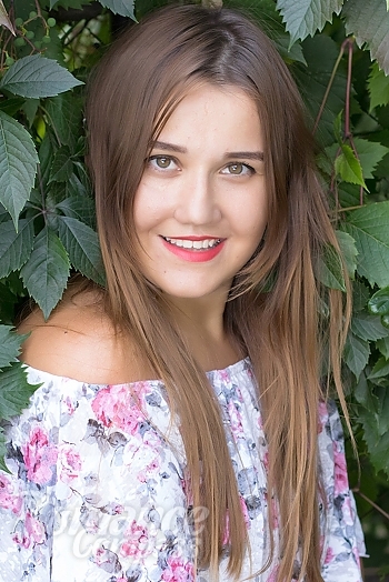 Ukrainian mail order bride Marina from Nikolaev with brunette hair and brown eye color - image 1