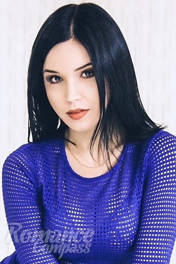 Ukrainian mail order bride Alyona from Kiev with black hair and brown eye color - image 1