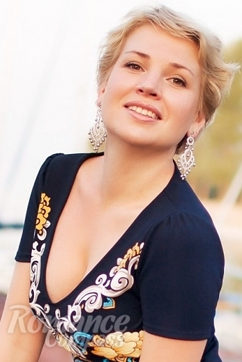 Ukrainian mail order bride Anna from Cherkassy with blonde hair and green eye color - image 1