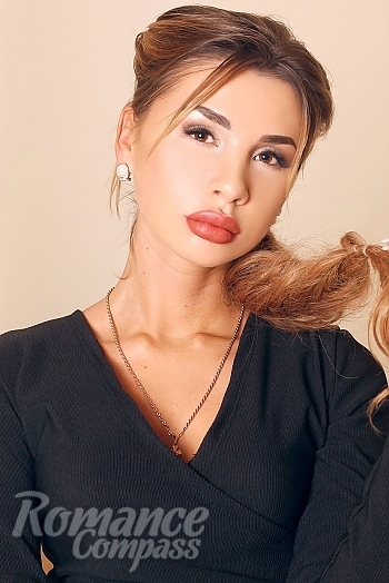 Ukrainian mail order bride Daria from Moscow with light brown hair and brown eye color - image 1