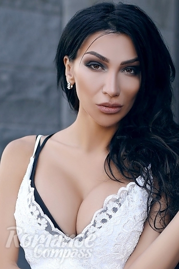 Ukrainian mail order bride Simona from Moscow with black hair and brown eye color - image 1