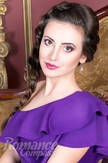 Ukrainian mail order bride Julia from Kiev with light brown hair and hazel eye color - image 1