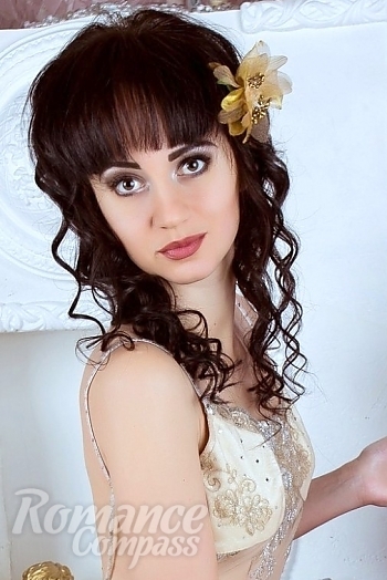 Ukrainian mail order bride Yuliya from Kiev with brunette hair and brown eye color - image 1