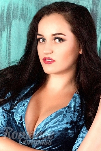 Ukrainian mail order bride Elena from Kiev with brunette hair and grey eye color - image 1
