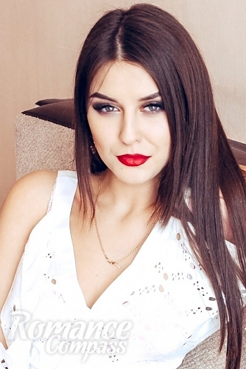 Ukrainian mail order bride Irina from Kiev with brunette hair and grey eye color - image 1