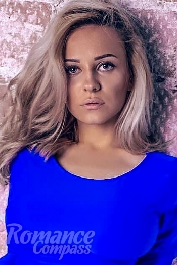 Ukrainian mail order bride Nadezhda from Moscow with blonde hair and green eye color - image 1