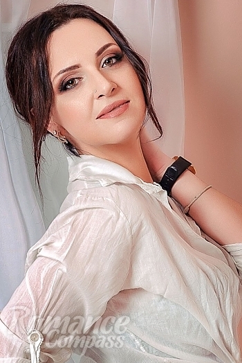 Ukrainian mail order bride Evgenia from Novomoskovsk with black hair and brown eye color - image 1