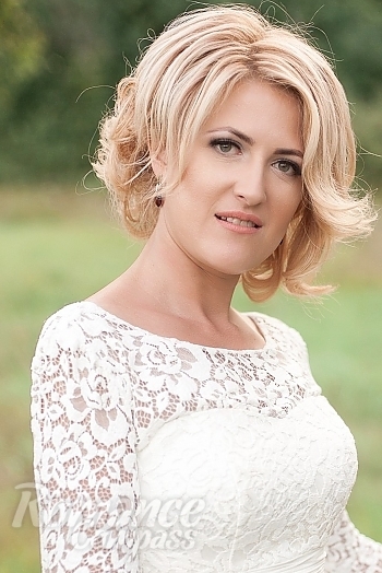 Ukrainian mail order bride Ilona from Brovary with blonde hair and green eye color - image 1