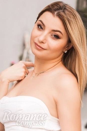 Ukrainian mail order bride Alla from Sumy with blonde hair and green eye color - image 1