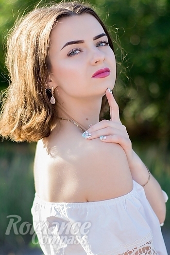 Ukrainian mail order bride Ekaterina from Toretsk with brunette hair and green eye color - image 1